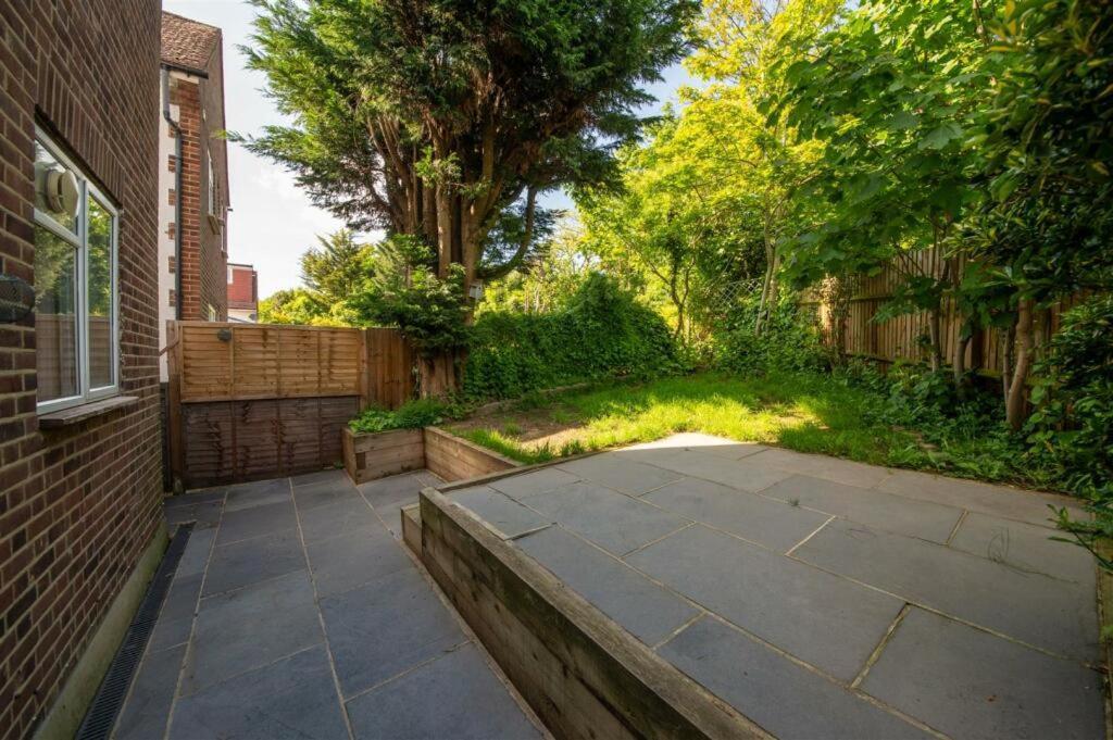 Appartamento Vibrant & Stylish Mill Hill East Pad Hendon Esterno foto